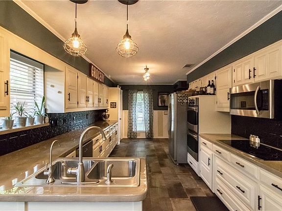 4th image of 2637 Pinehurst Dr