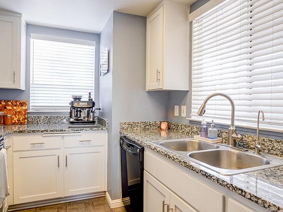 4th image of 565 Lori Drive #28