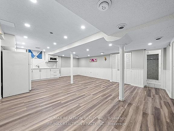 5th image of 162 Walton Dr #Basement