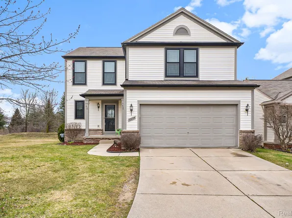 10054 Pond View Trl, Holly, MI 48442