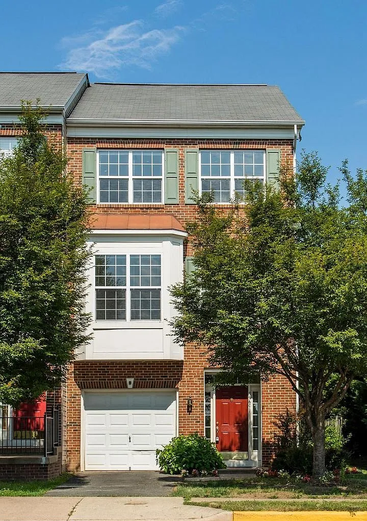 3 bed, 2188 sqft, $2,900 — Photo 1