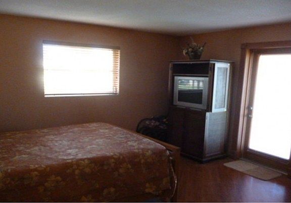 4th image of 5805 NW 69th Ave