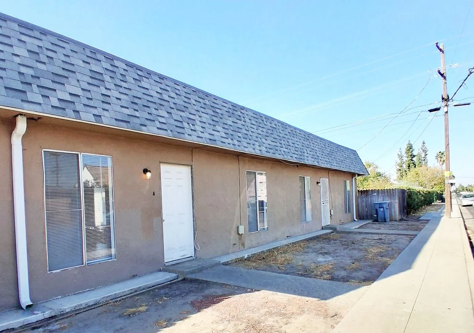 2610 Lind — Photo 1