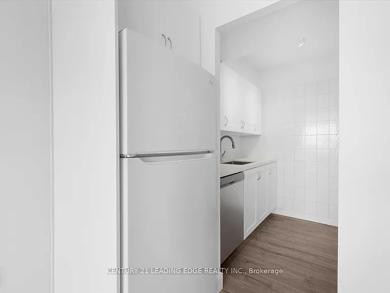 200 Lotherton Ptwy #1208 — Photo 9