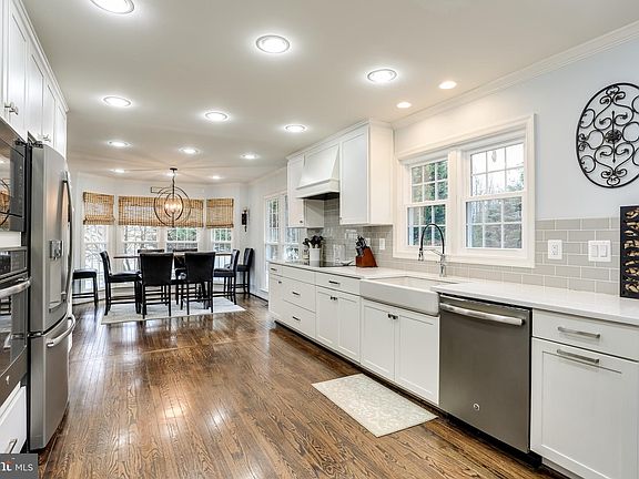 4th image of 1009 Clausen Ln
