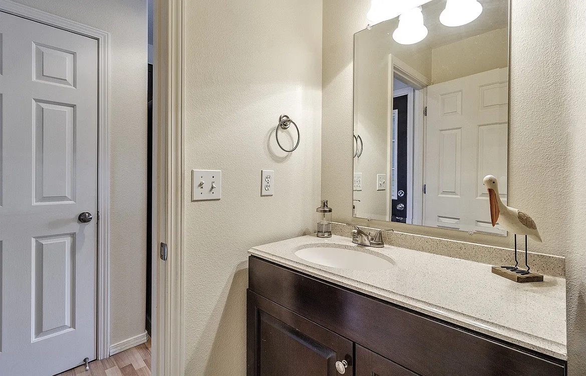 3 bed, 1932 sqft, $3,050 — Photo 3