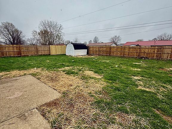 4th image of 32 Napoleon Ln