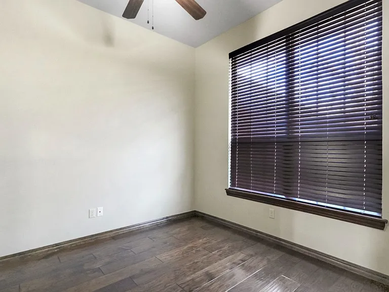 18401 Haslemere Ln — Photo 12