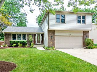 1462 Applegate Dr, Naperville, IL 60565