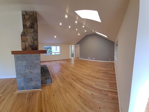 4th image of 3211 140th Ave NE