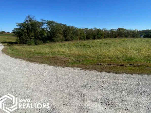1689 Pin Oaks Ln, Mount Pleasant, IA 52641