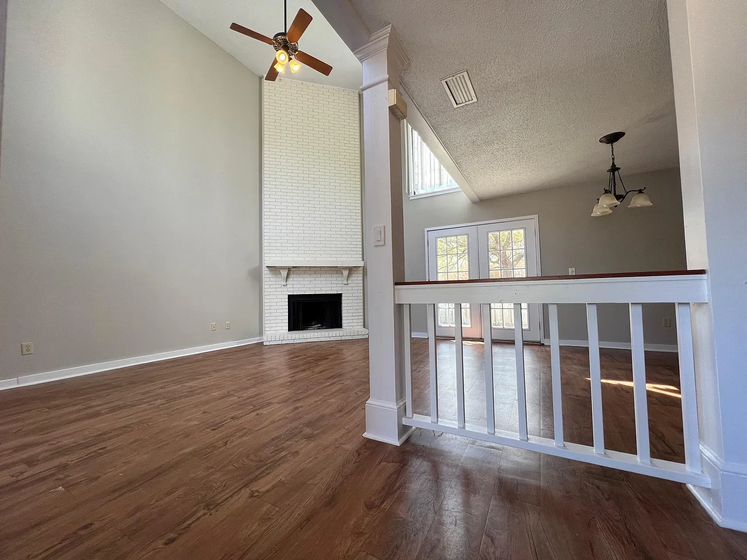 3 bed, 1900 sqft, $1,600 — Photo 2