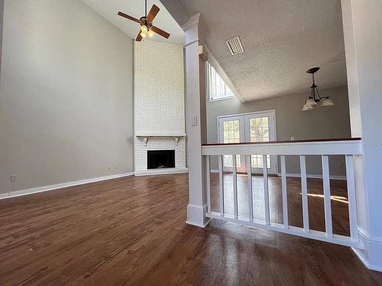 214 Westbrooke Dr — Photo 2