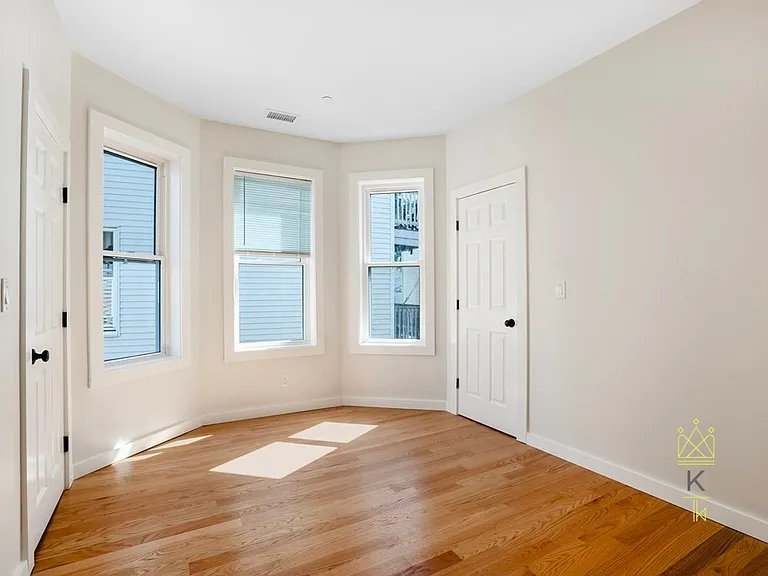 27 Linden St #1 — Photo 9