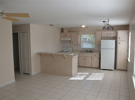 2nd image of 11 Eton Ln