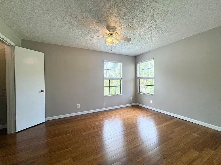380 Lakepointe Dr #204 — Photo 15