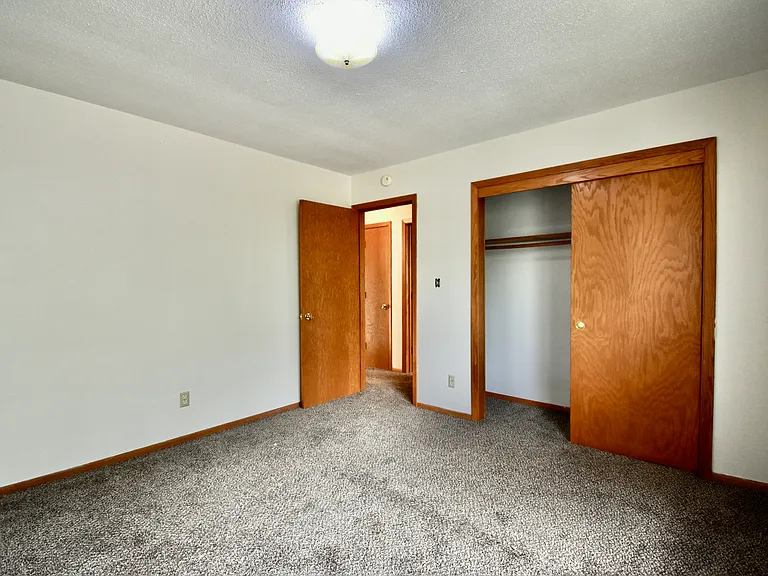 102 5th St E #12 — Photo 8