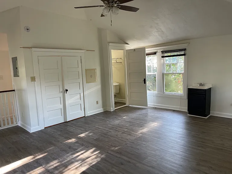 1124 N Spring St — Photo 49