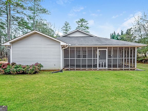 2nd image of 124 Spring Valley Cir