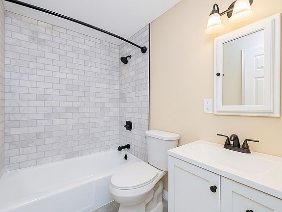 4th image of 101 E Broadway #12