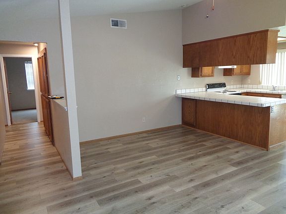 3rd image of 1703 Brookglen Dr