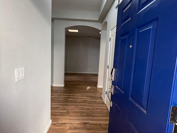 4th image of 916 W Nartatez Ct