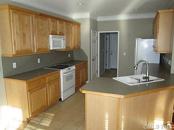 4th image of 173 Fernbrook Dr