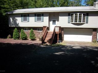9237 Civerelli Ln, Tobyhanna, PA 18466