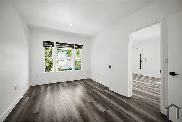 1023 Tremont St — Photo 14