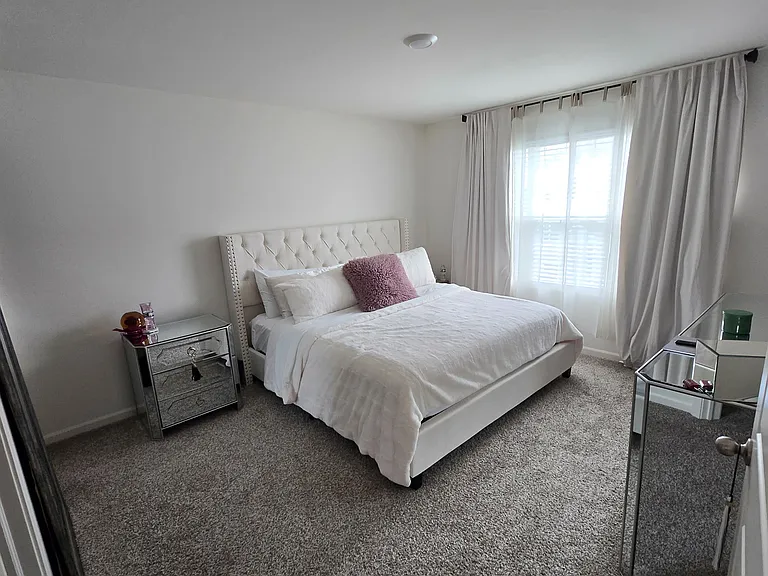 3806 Bissel Dr — Photo 3