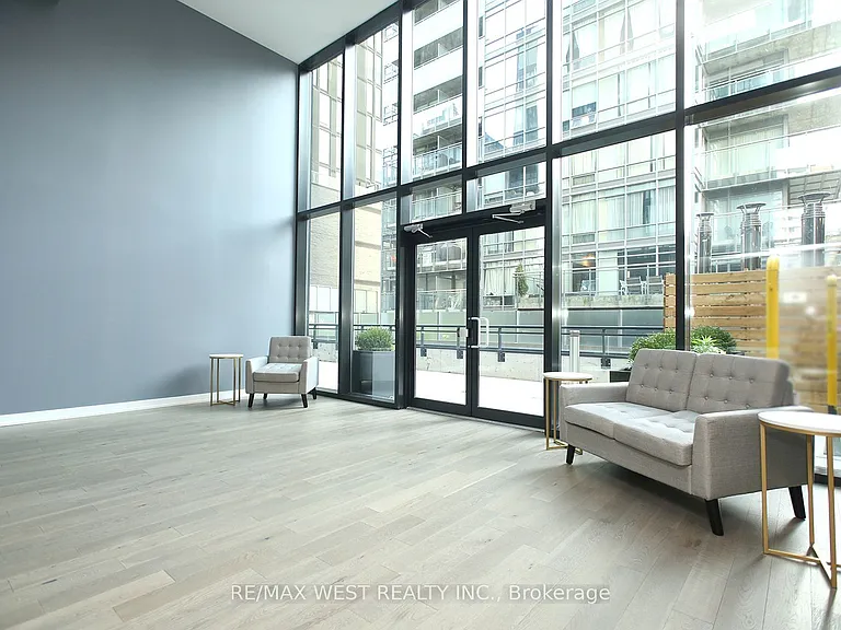 17 Dundonald St #309 — Photo 22