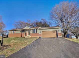 6213 W Hemlock Dr, Sykesville, MD 21784