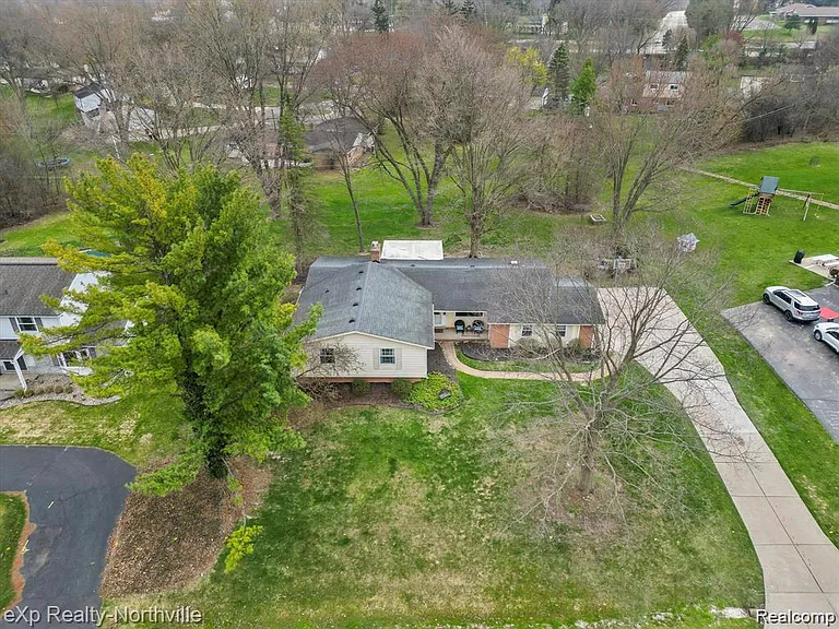 38205 Connaught Dr — Photo 51