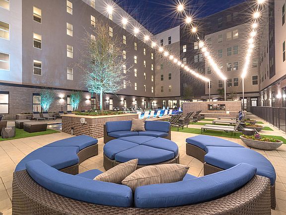 Our community is ideally located in the walkable Turtle Creek neighborhood of Dallas