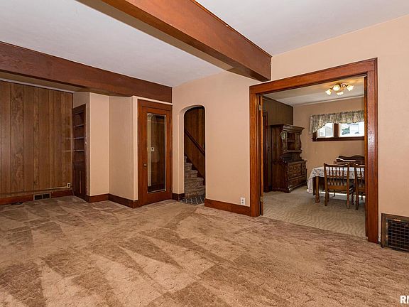5th image of 636 17th Ave