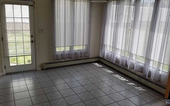 5th image of 402 Monmouth Ave