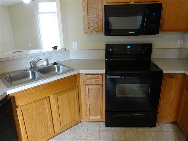 1512 Ashleigh St — Photo 5