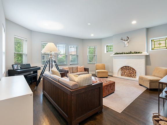 5th image of 2637 W Coyle Ave