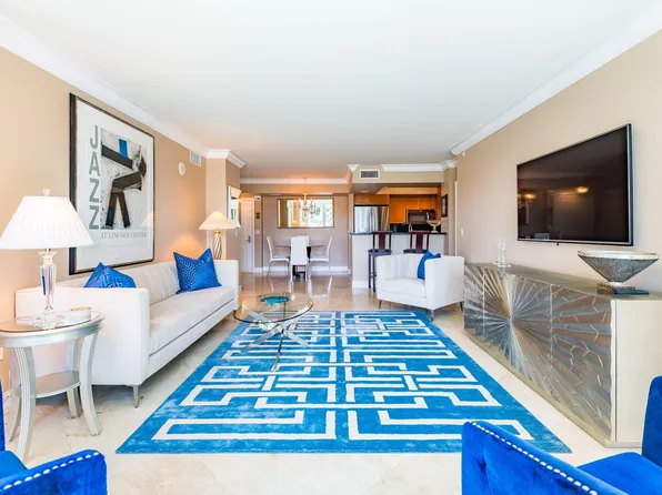 99 SE Mizner Blvd APT 215, Boca Raton, FL 33432