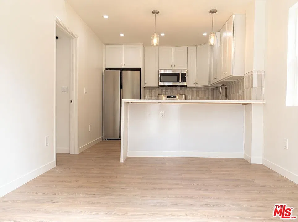 1 bed, 1.0 bath, 520 sqft, $2,995 — Photo 2
