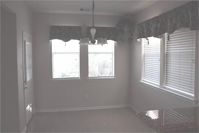 Large breakfast area with lots of natural light