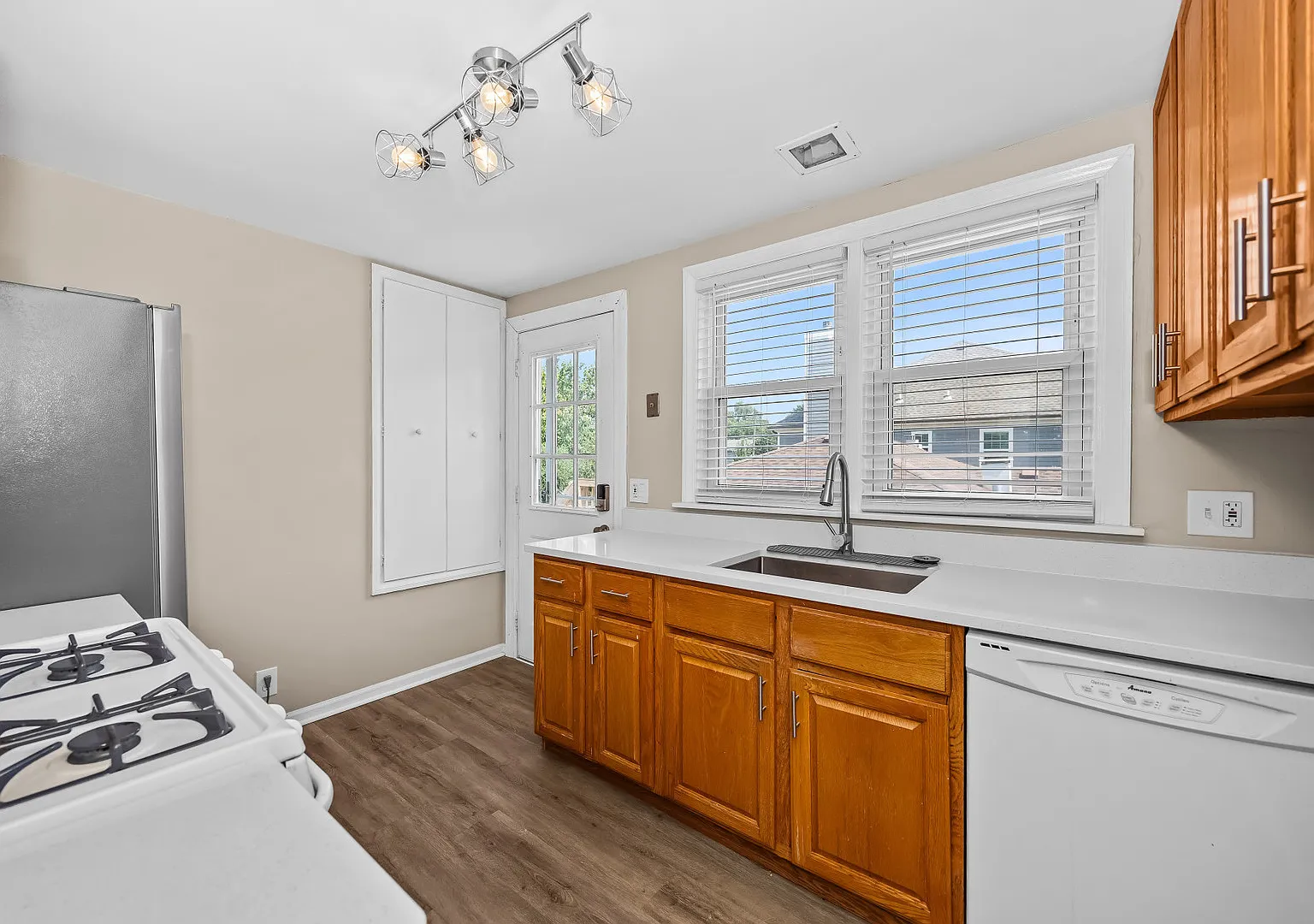 2 bed, 886 sqft, $2,250 — Photo 4