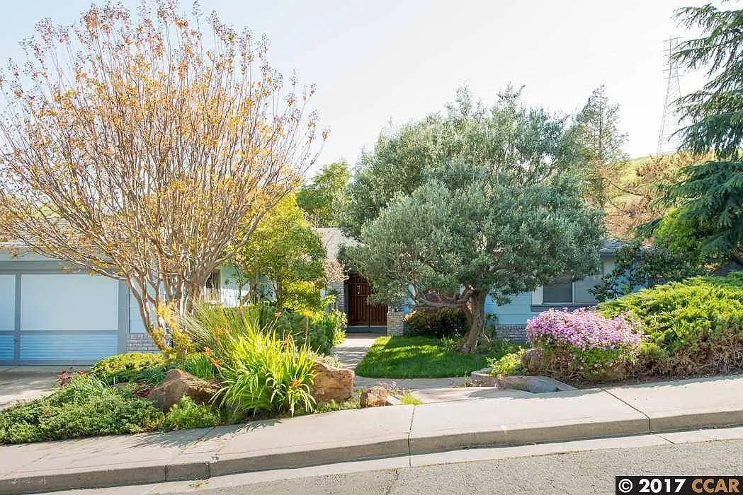 111 Yellowood Pl photo 1