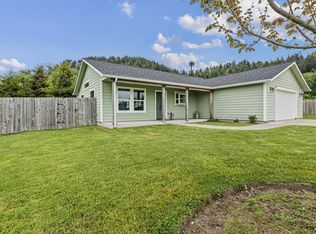 240 Longiflorum Ln, Smith River, CA 95567