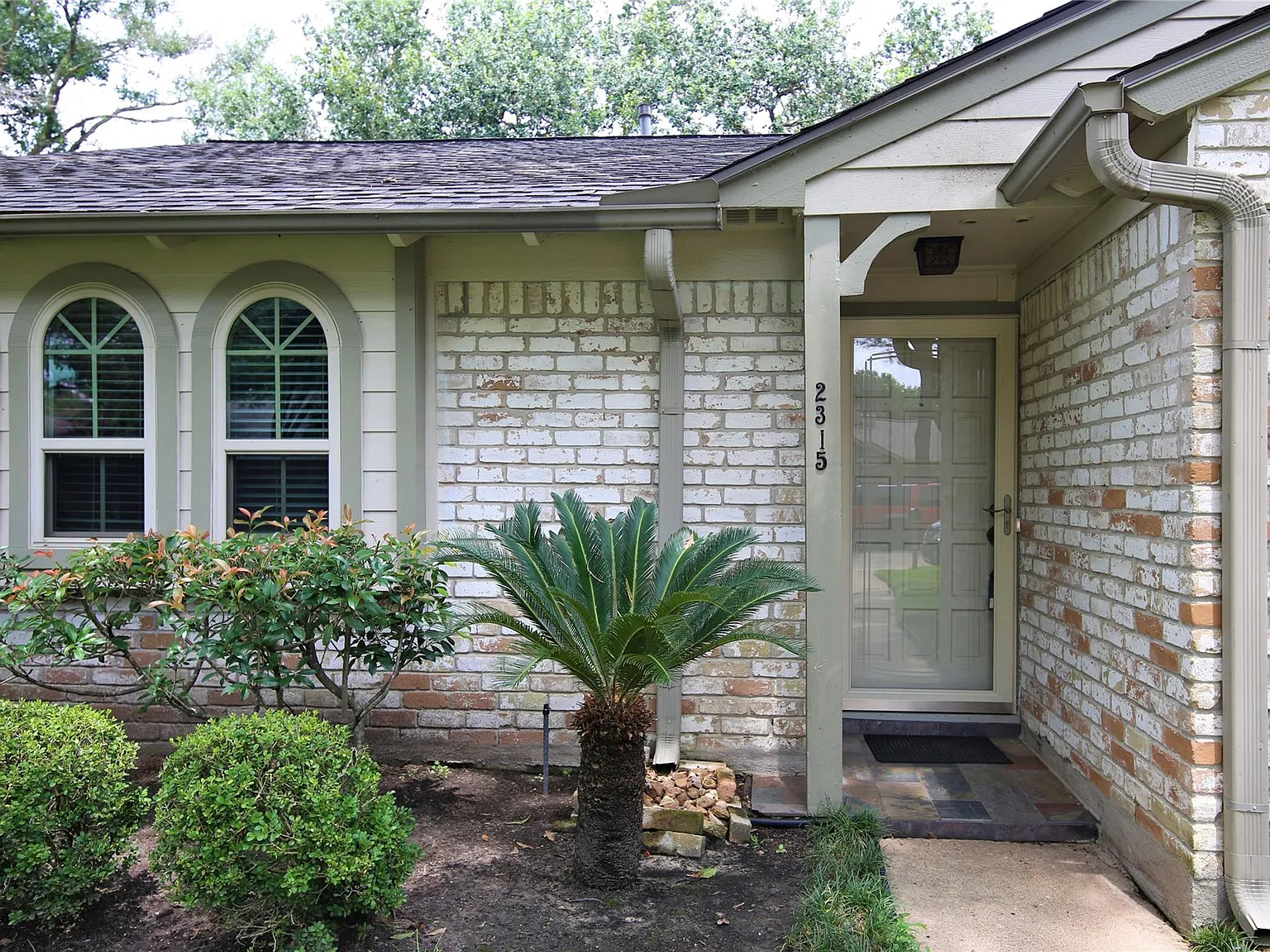 3 bed, 2.0 bath, 1654 sqft, $2,395 — Photo 3
