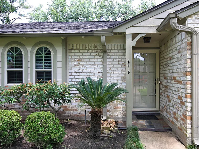 2315 Eaglerock Dr — Photo 3