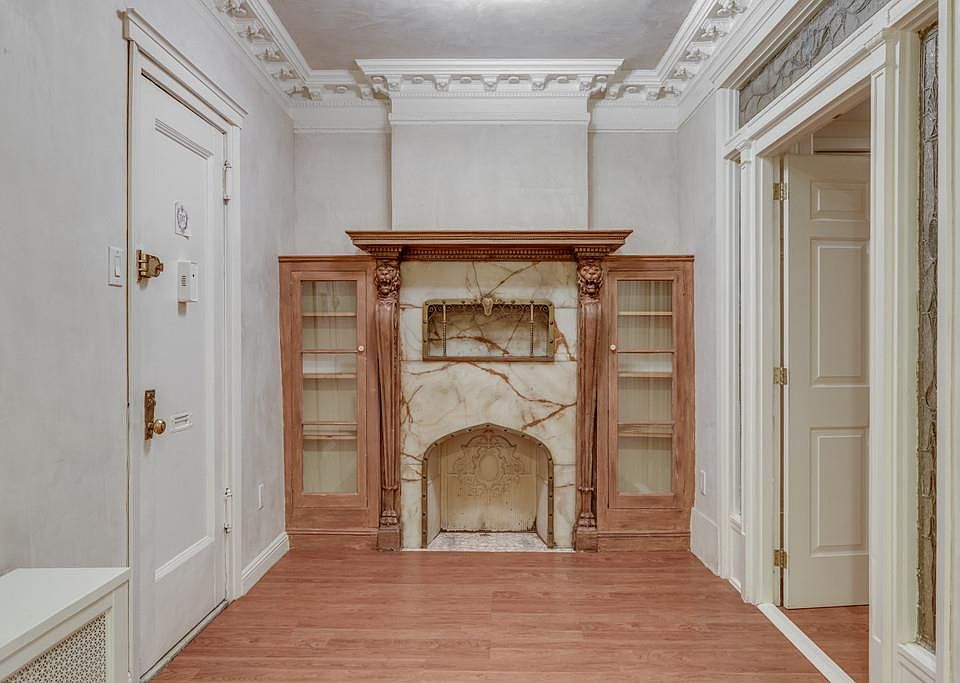 1st image of 105 E 15th St APT 6