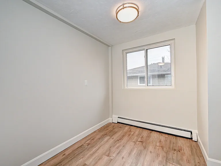 380 Forfar St E — Photo 13