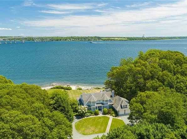 81 Quarry Rd, Saunderstown, RI 02874