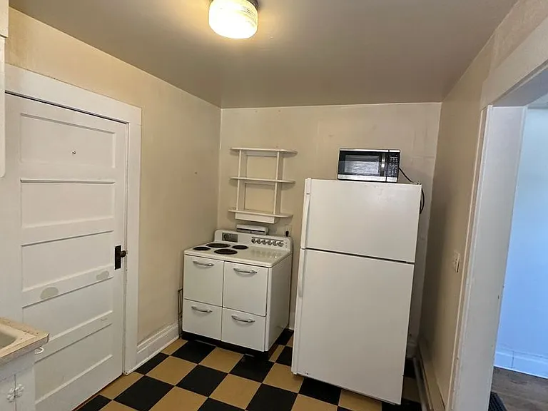 1207 W Washington St — Photo 19
